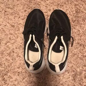 Nike Roches Black 6.5 Youth